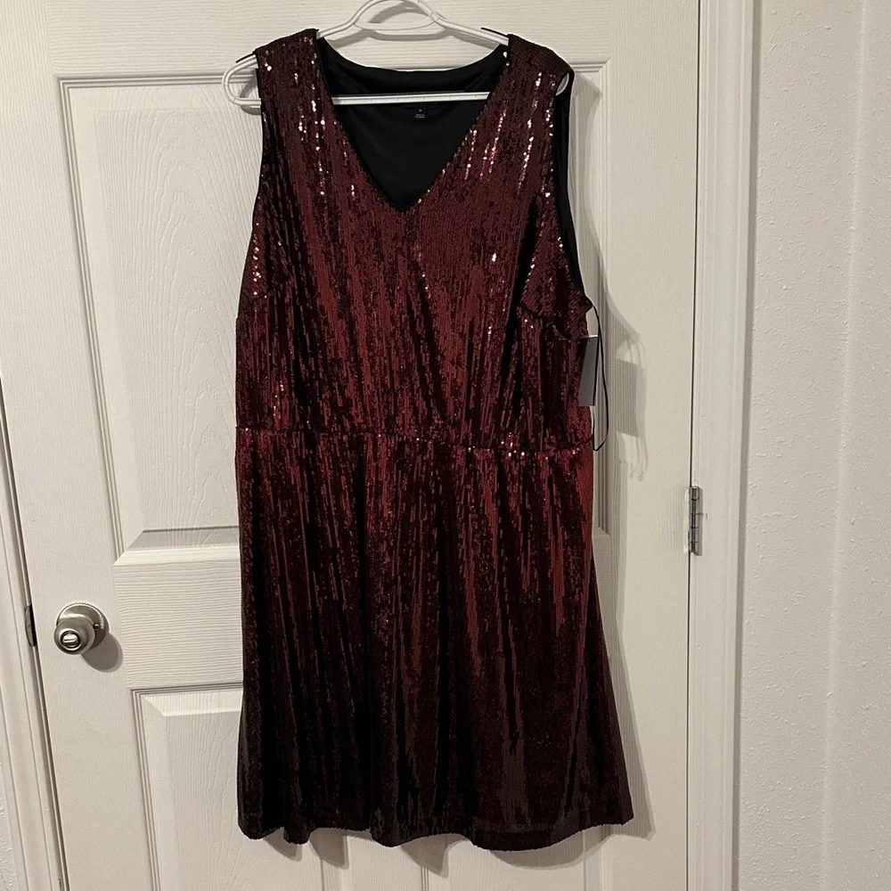 Elegant Sleeveless Burgundy Sequin Dress - Picture 1 of 4